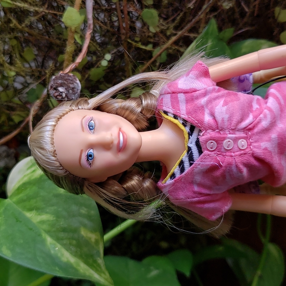 Rare Disney Hannah Montana BFF Lilly Summer Surf Shop dolls and accessories - Picture 5 of 14